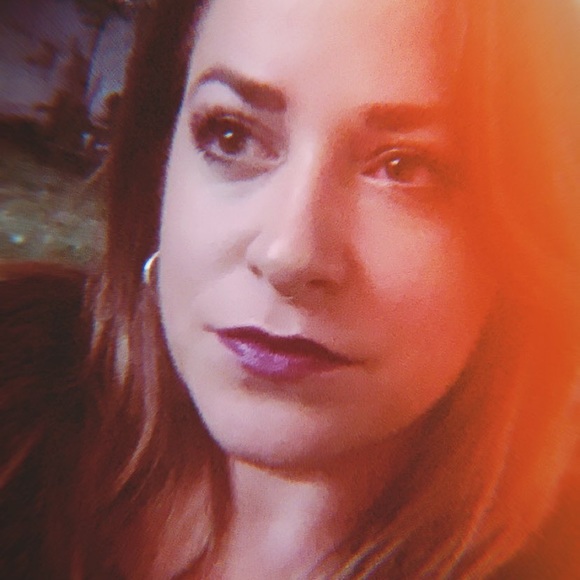 Meet your Posher, Michaela - Picture 1 of 3